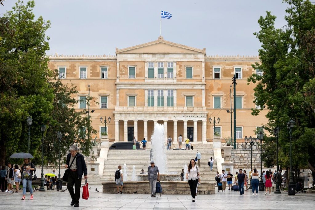 Greece gets record demand for first new bond since regaining investment grade. Photo Bloomberg.