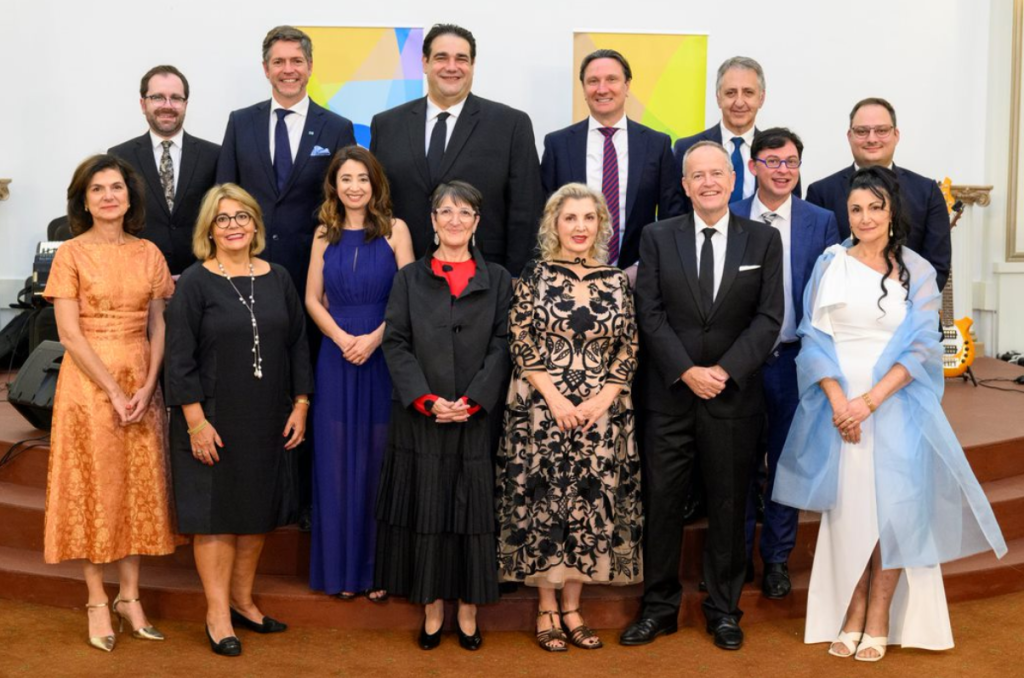The event was well patronised by prominent Greek and philhellene political figures who were all provided with an opportunity to present a greeting.