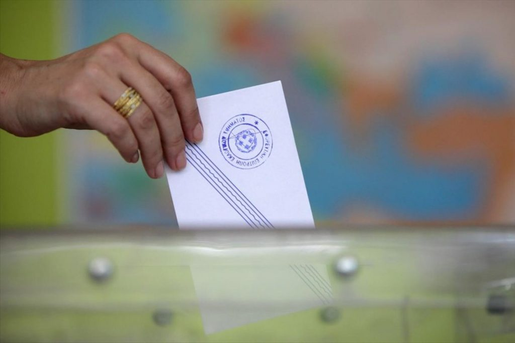 The new electoral law obliges the parties of Greece to include Greeks from abroad in the national ballots.