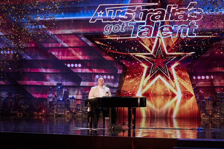 Greek-Australian, Paul Kapeleris, will compete among the Top 30 in AGT’s semi-finals on Sunday.