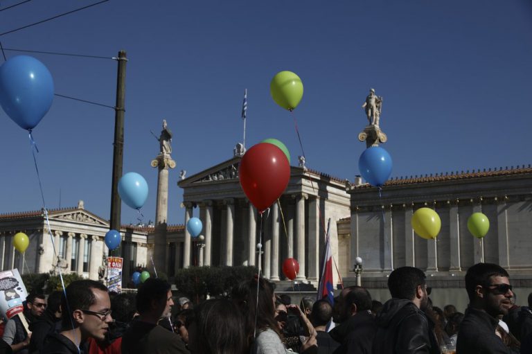 Athens transport halts to a standstill as thousands protest against pension overhaul