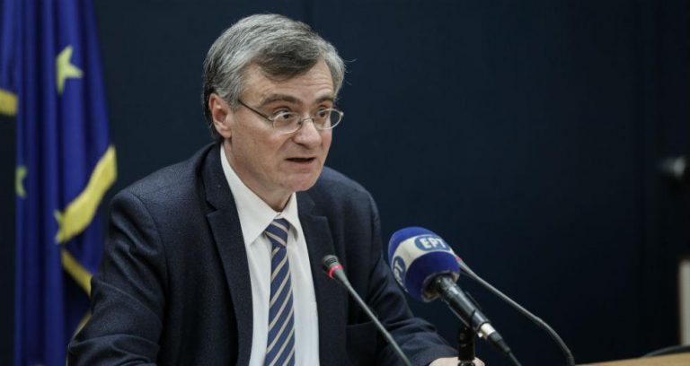 Sydney-born virologist becomes Greece’s coronavirus ‘hero’