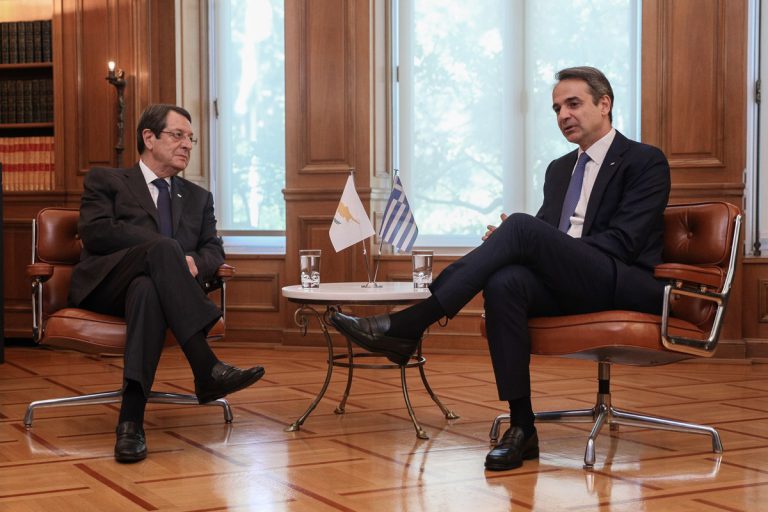 Mitsotakis, Anastasiades discuss East Med developments