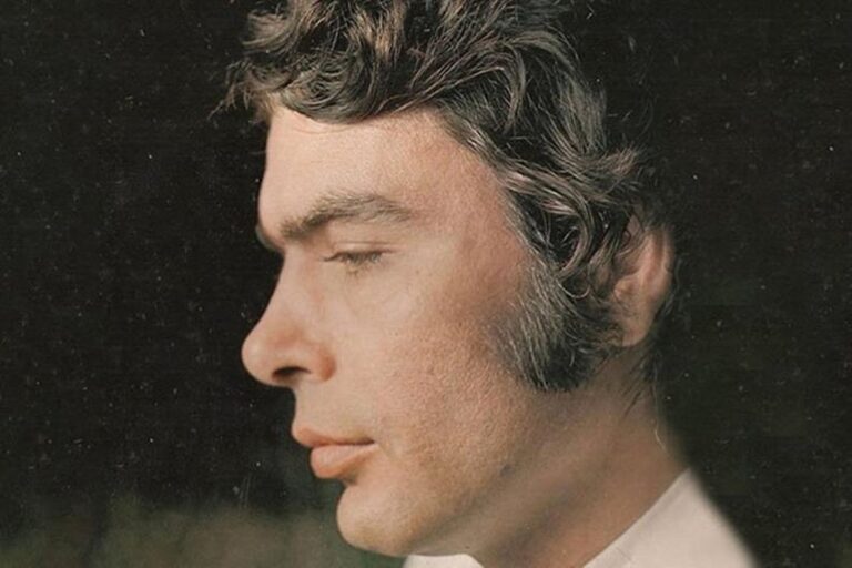 Tributes flow for legendary Greek singer Yiannis Poulopoulos