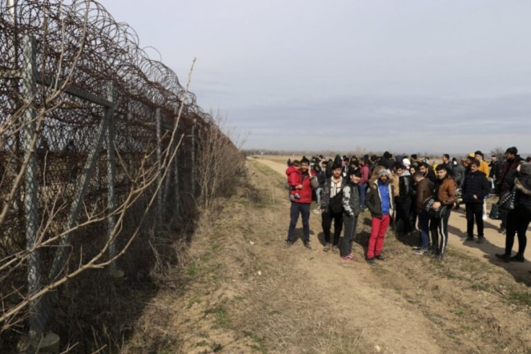 Turkish customs officials confess taking bribes at Greece-Turkey border