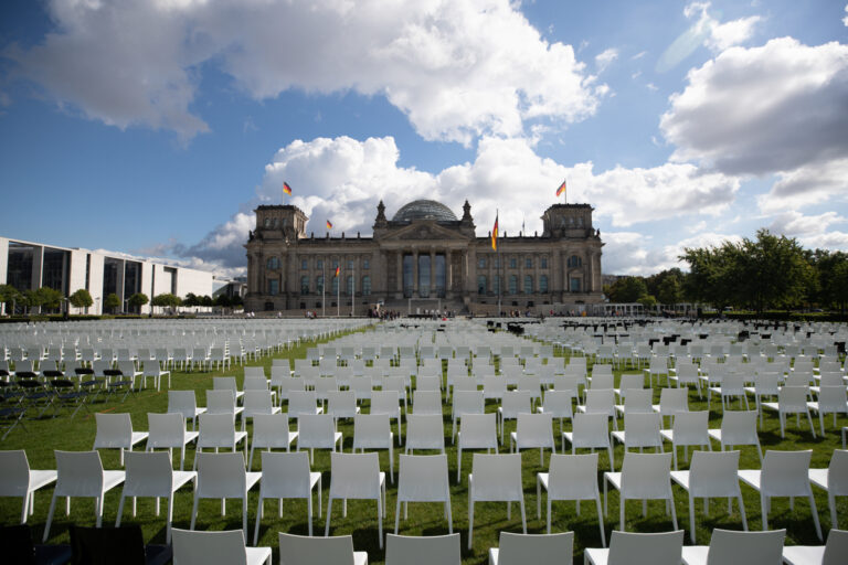 13,000 chairs in Berlin to demand Greek migrant camps closure