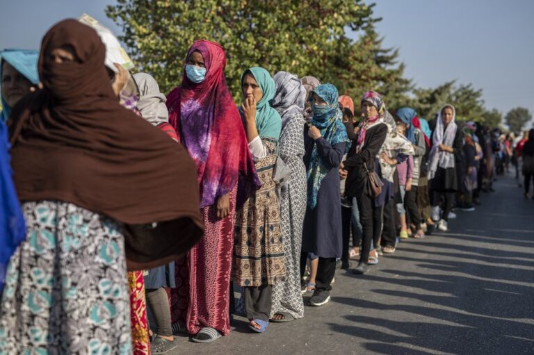 Greece vows to empty Lesvos of all refugees by Easter after fire