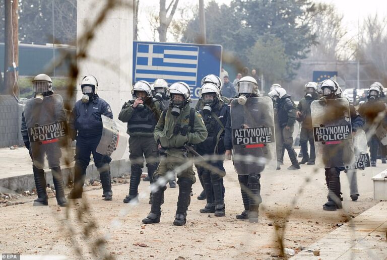 Greece beefs up patrols along border with Turkey