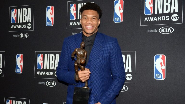 Giannis Antetokounmpo wins second straight MVP award