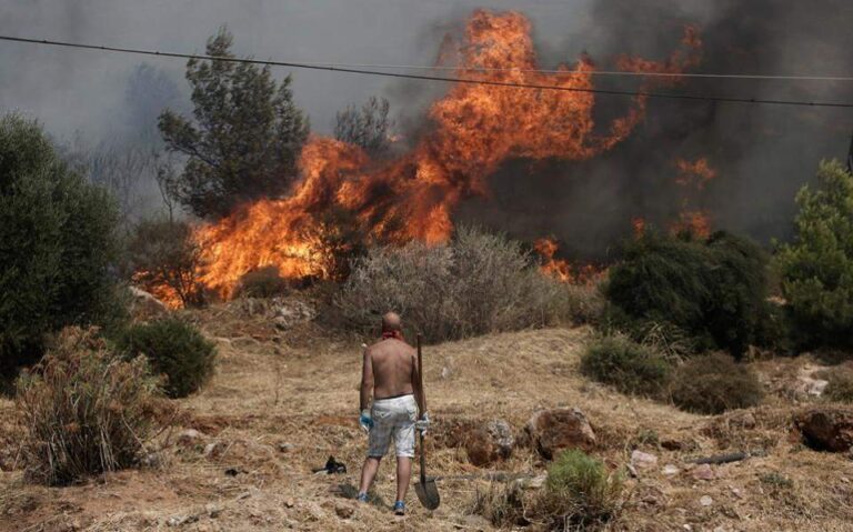 Firefighters battle to keep Samos migrant camp from burning down