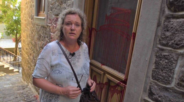 Meet the Australian who calls Lesvos home and dedicates her time to helping refugees