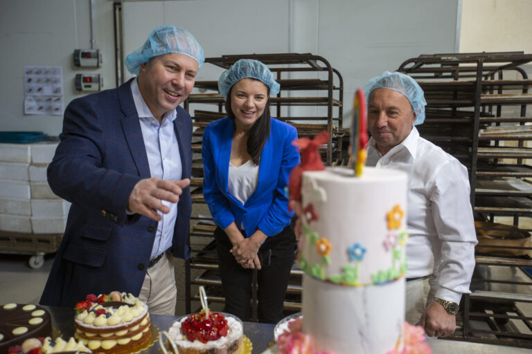 Treasurer Josh Frydenberg and Fiona Martin MP visit iconic business Pasticceria Papa