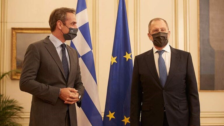 Russian FM calls for speedy reduction of East Med tension, closer ties to Greece