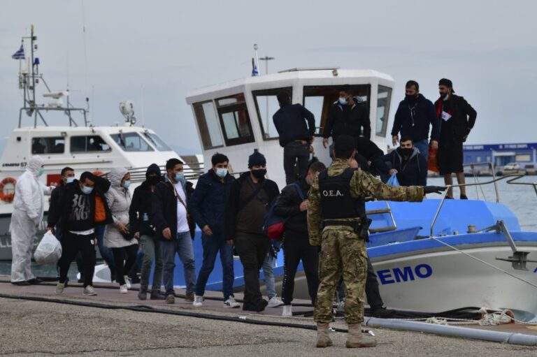 Greek authorities intercept boat carrying migrants to Italy