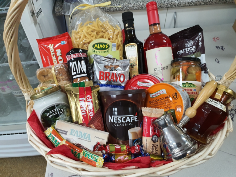 The Gift Herald: Be a part of The Greek Herald’s Special Christmas Giveaway!