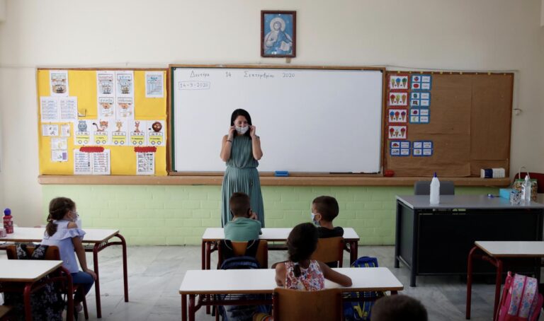 Greece tightens COVID-19 lockdown, shuts primary schools