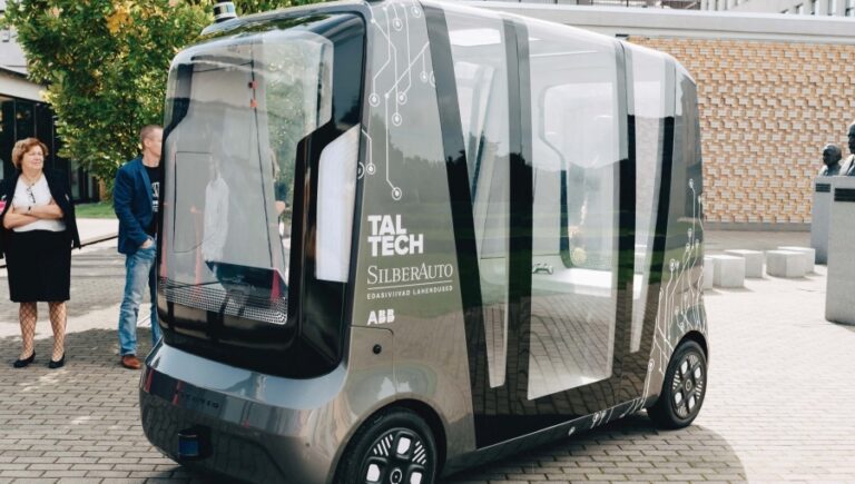 Self-driving bus begins trial in Lamia