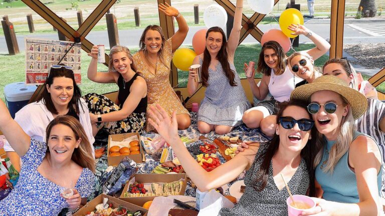 Victorians celebrate seven days straight of zero COVID-19 cases