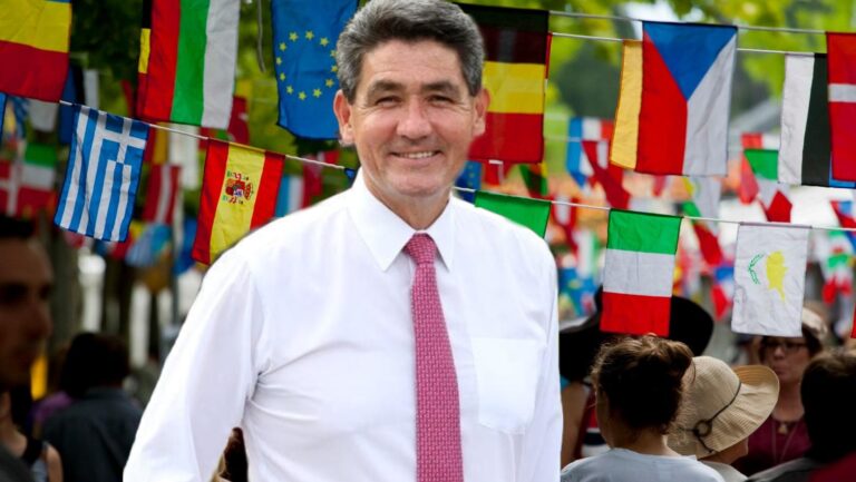 Multiculturalism Minister Geoff Lee sends special Christmas message to Greek community