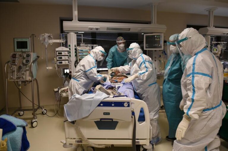 ICU’s in Athens hit 83 percent occupancy as lockdown is extended to more Greek regions