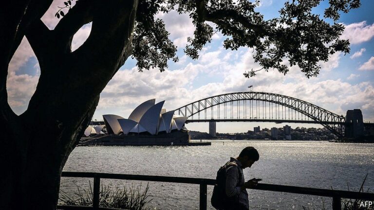 NSW breaks 55-day streak after quarantine worker diagnosed with COVID-19