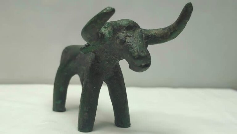 2,500-year-old bronze bull unearthed by Greek archaeologists in Olympia 2,500-year-old bronze bull unearthed by Greek archaeologists in Olympia