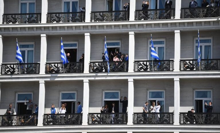 Covid-19 infections in Greece on steady decline while intubation rates remain high