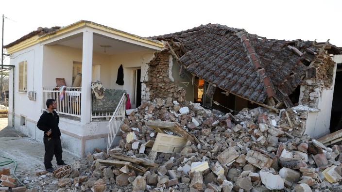 Magnitude 6.2 earthquake shakes central Greece, no casualties reported -  Greek Herald