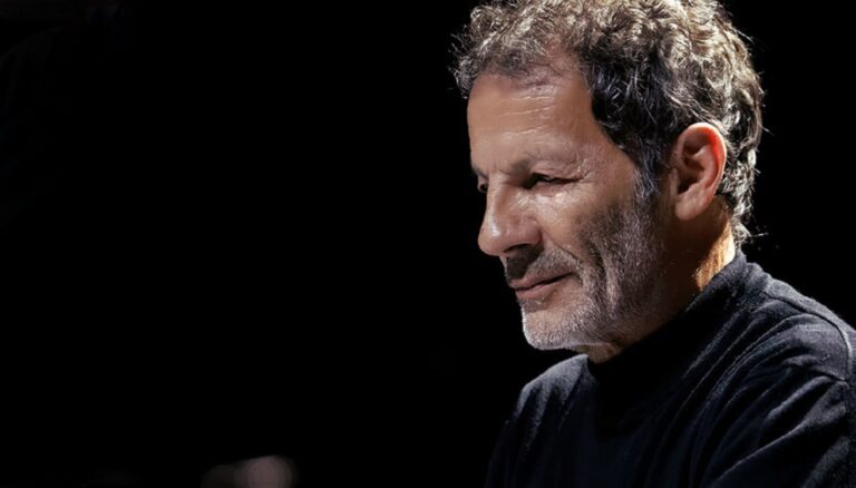 On this day in 1939, Greek composer Stavros Xarchakos was born