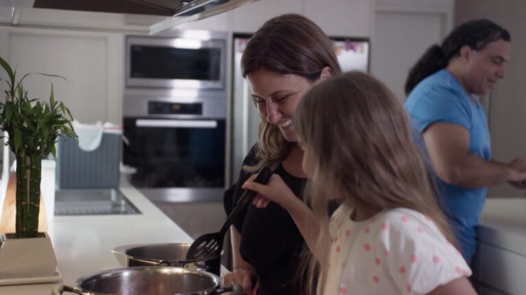 Theodorou family showcases the best of Greek Easter on ‘The Living Room’