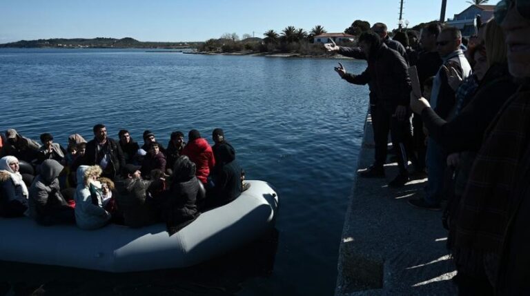 Greece accuses Turkey of escorting migrant smuggling boats Greece accuses Turkey of escorting migrant smuggling boats