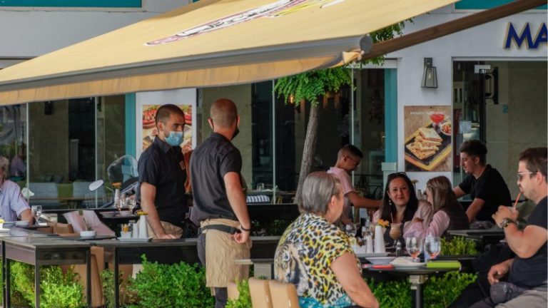 No vaccines, no dinner: Greek restaurants accepting only vaccinated customers