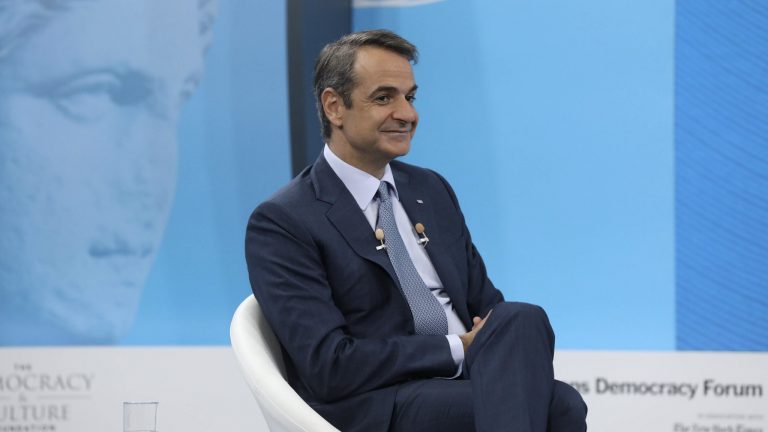 Kyriakos Mitsotakis spruiks Greece-France naval deal at Athens Democracy Forum