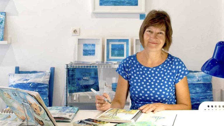 Gill Tomlinson on how her art connects Greek diaspora to their homeland