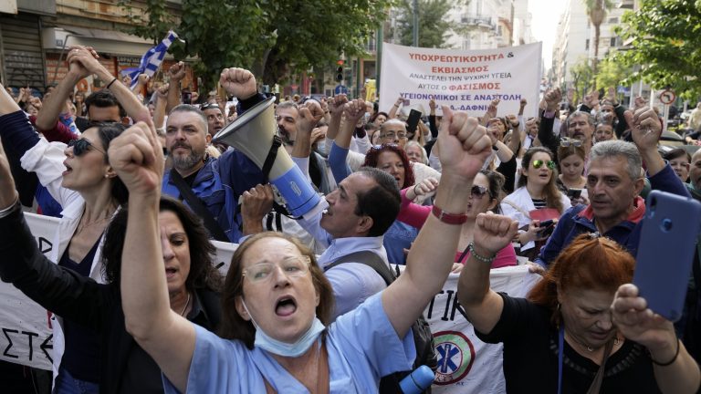 Hospital workers strike in Athens