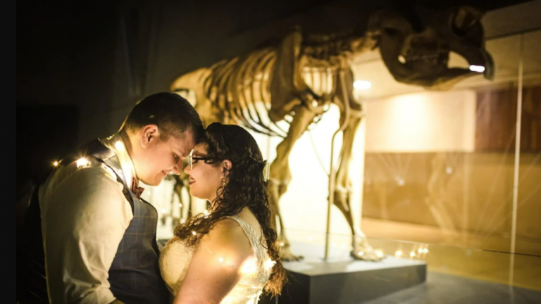 Christina Chiotakis has dream wedding in Queensland amongst dinosaur skeletons