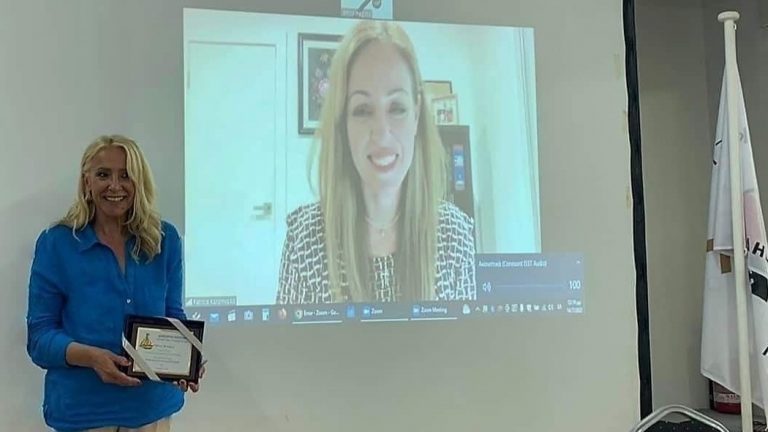 Dr Patricia Koromvokis receives honorary plaque from International Summer University of Ioannina