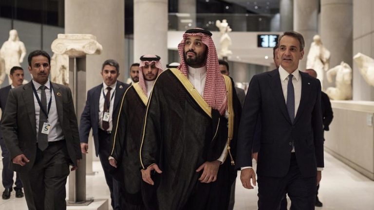 Greece and Saudi Arabia seal deal to lay submarine data cable
