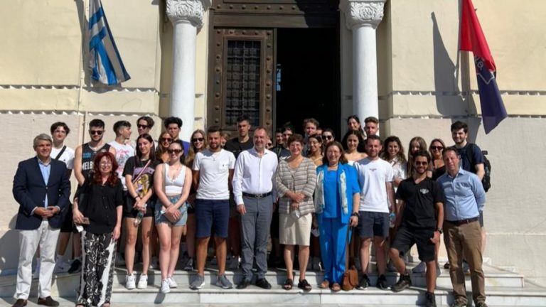 Greece’s Deputy Foreign Affairs Minister meets with Greek Community of Melbourne youth