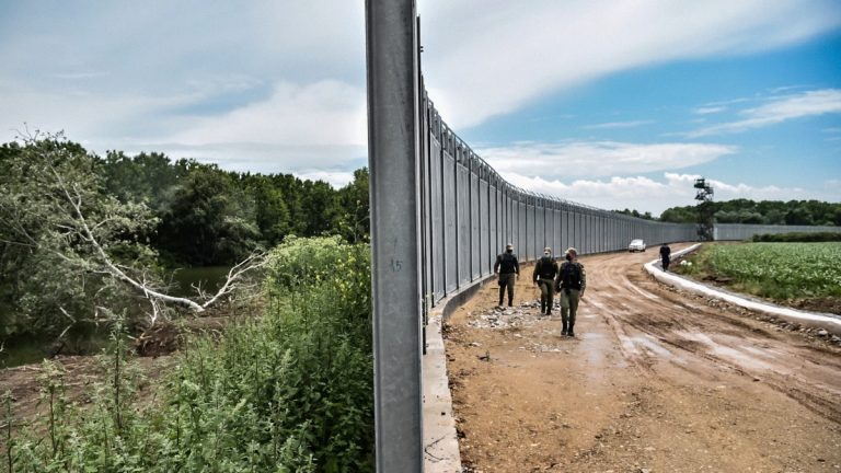 Greece to fully fence off Evros border with Turkey