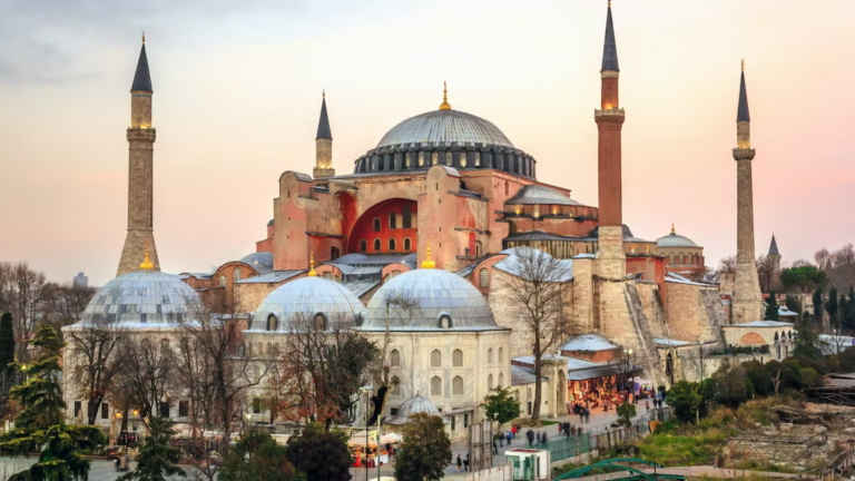 Greek archaeologists call on UNESCO to save Hagia Sophia