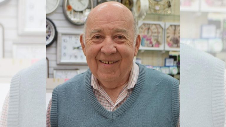 ‘Best father in the world’: Tributes flow for Queensland business legend Jim Samios