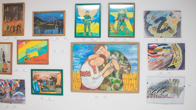 Powerful drawings by Ukrainian children go on display in Thessaloniki