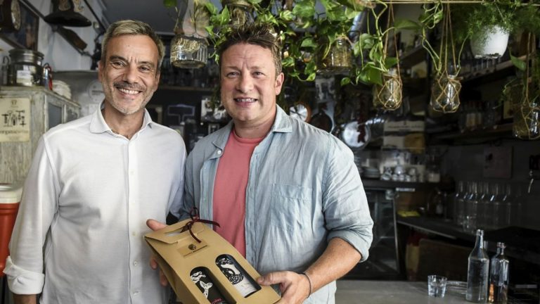 Jamie Oliver meets with Thessaloniki Mayor to talk about city’s gastronomy