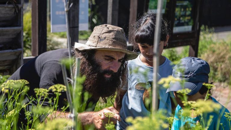 <strong>Costa Georgiadis and Junior Landcare encouraging Aussie kids to get outside and explore</strong>