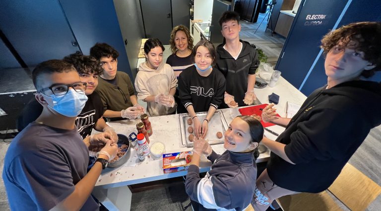 Students from the Greek Community of Melbourne remember Asia Minor through food