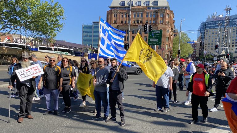 Greeks join Armenians and Assyrians at Sydney march to condemn Azerbaijani aggression