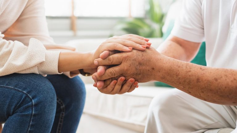 Top 6 tips to supporting a loved one struggling with their mental health