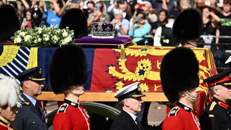Crowds gather in London as the Queen leaves Buckingham Palace for the last time