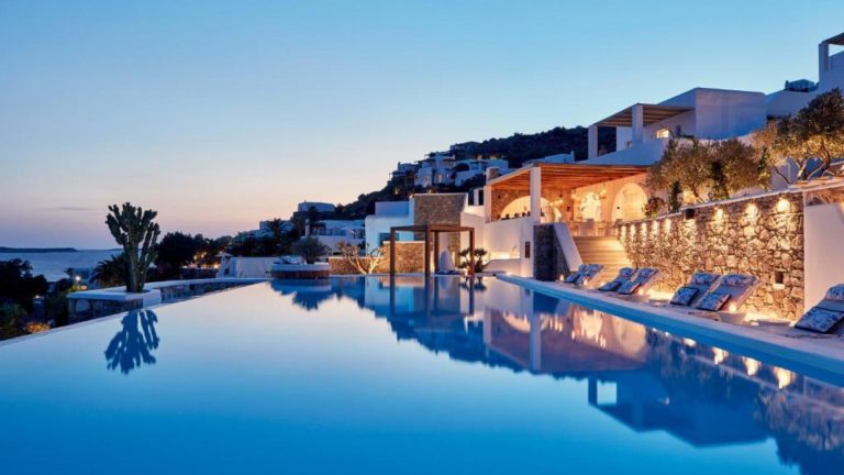Luxury resorts in Santorini and Mykonos take top places in Readers’ Choice Awards 2022